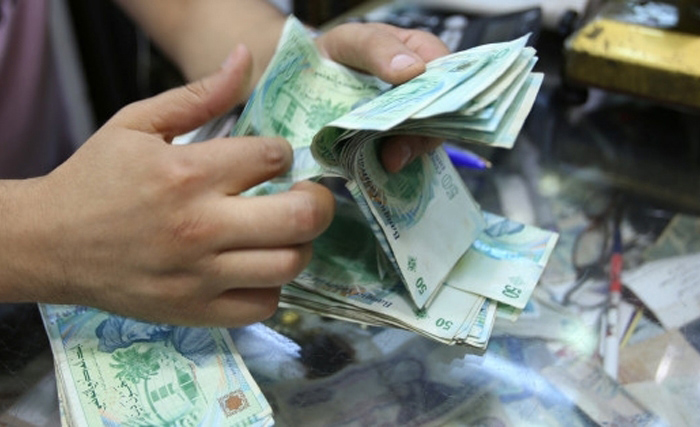 بعد بلوغها الـ 22 مليار دينار..  الأموال المتداولة في سوق الصرف الموازية تهدد الاقتصاد والحلول غائبة